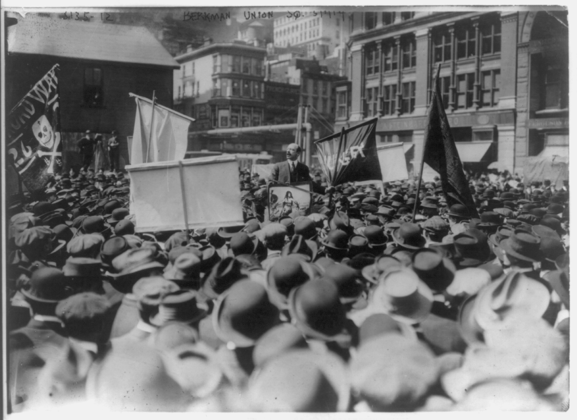 Rede des Anarchokommunisten Alexander Berkman auf dem Union Square, New York, 1.Mai 1914 [https://commons.wikimedia.org]